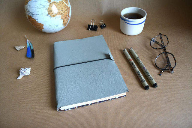 Carnet rechargeable en cuir gris