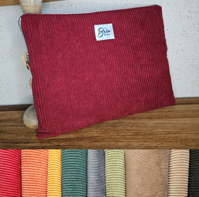 Personnalisez votre housse d&#039;ordinateur en velours côtelé framboise