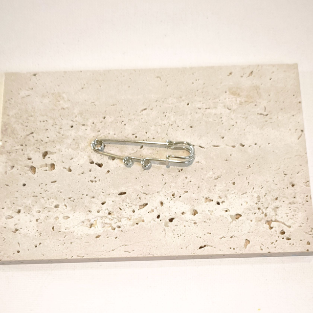 Broche argentée élégante en alliage – Bijou tendance – Personnalisable avec charm’s