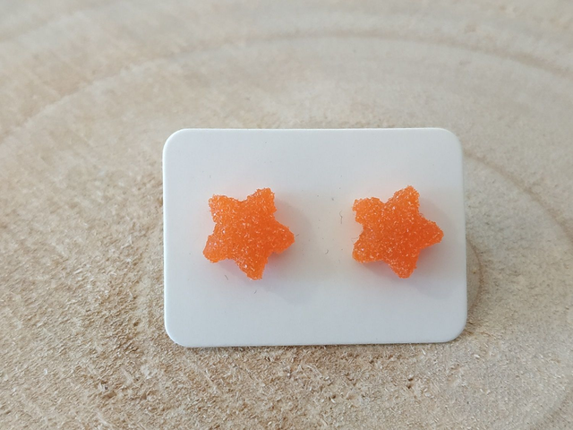 Boucles d'oreilles clous étoile orange
