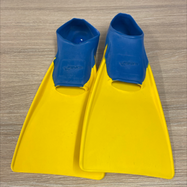 Preloved Finis fins ( EU 33-35)