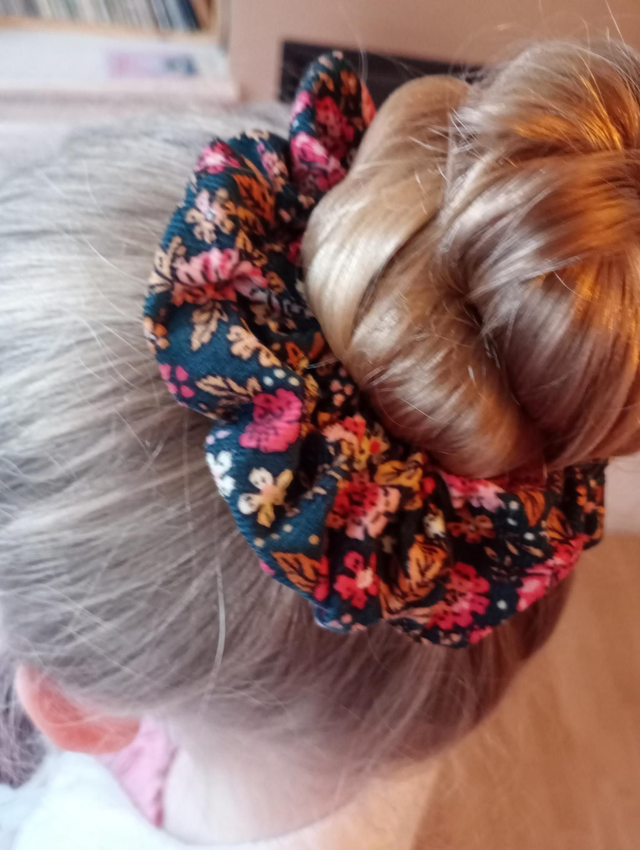 Chouchou velours fleuris 