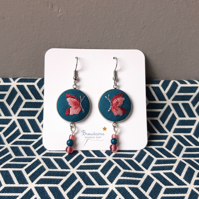 Boucle d&#039;oreilles papillon rose