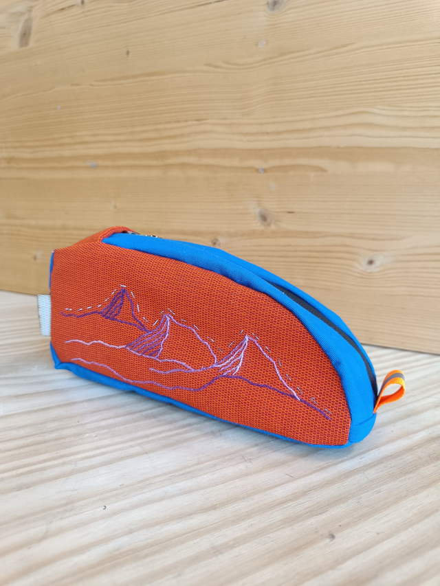 Top Tube 0,6l brodée MONTAGNES