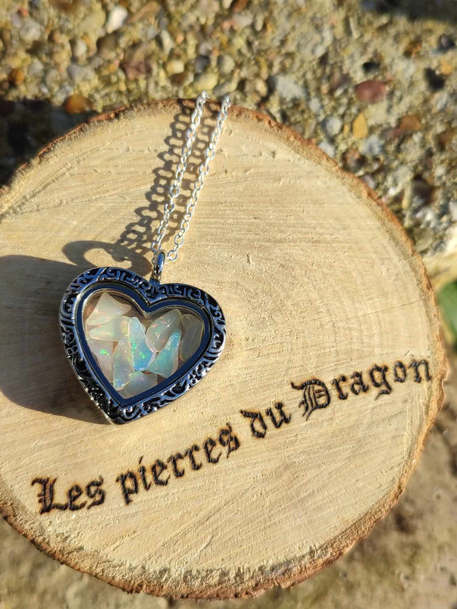 Pendentif coeur opale d&#039;Ethiopie naturelle