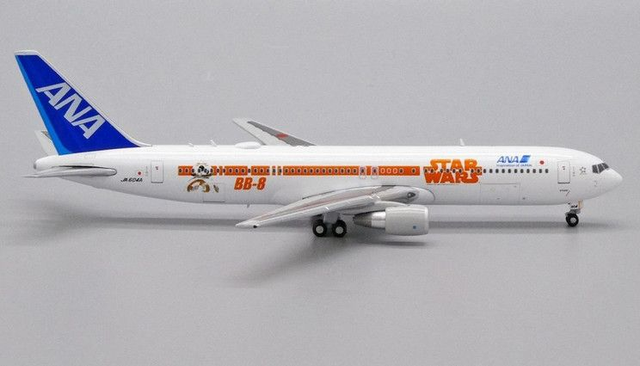 Boeing 767-300ER All Nippon "Star Wars BB-8 R2-D2" 