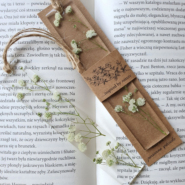 Zakładka z białą gipsówką