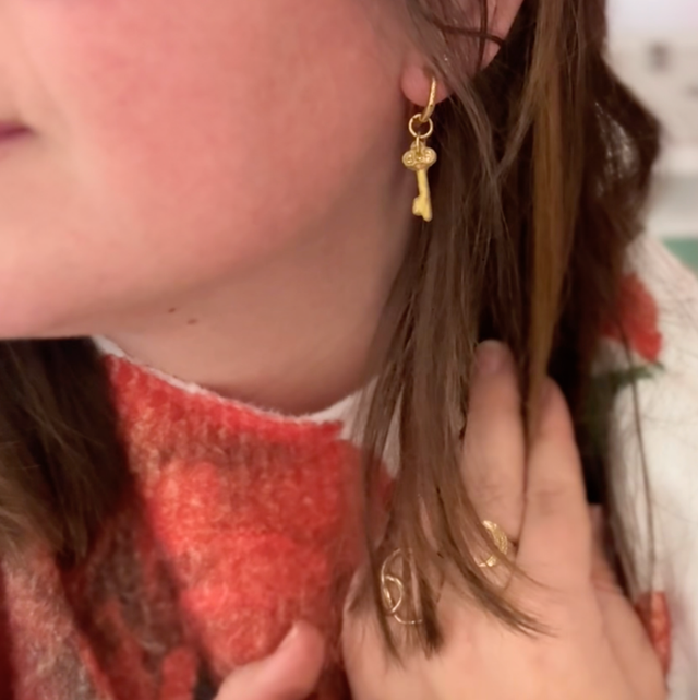 Cadenas doré et sa clé