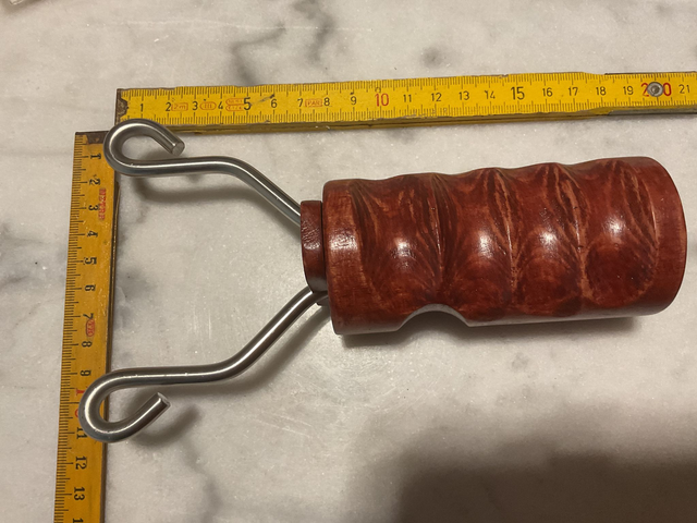 06B10 ... Lance pierre  