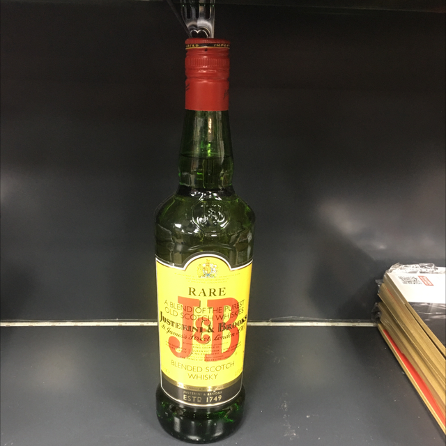 J&amp;B WHISKEY 70cl