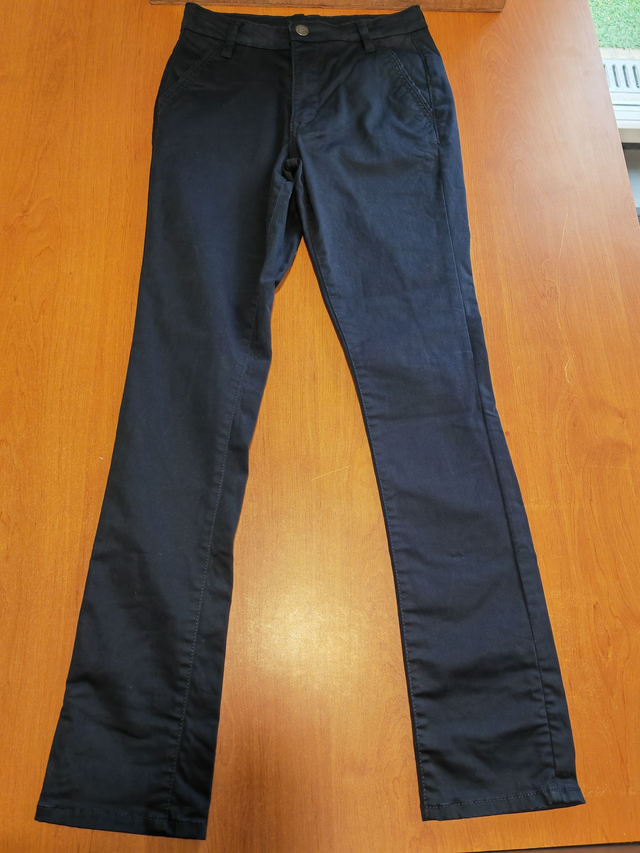 Pantalon bleu foncé en 12 ans
