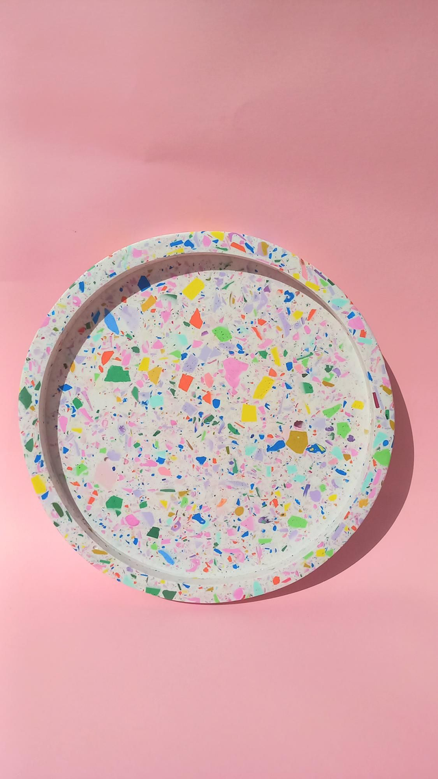 Biała taca dekoracyjna, lastryko, okrągła taca kawowa, 26 cm