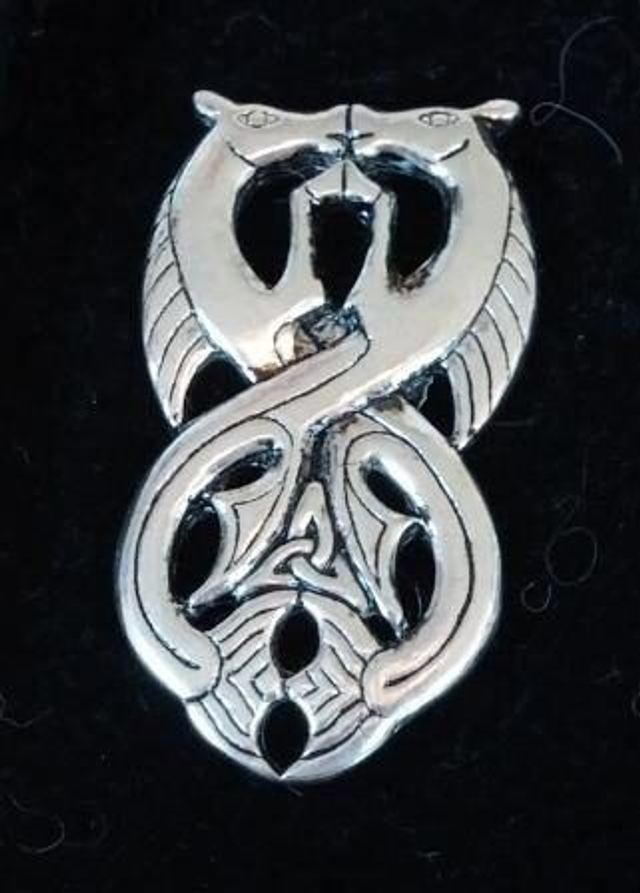 Pewter lapel pin - Facing beasts