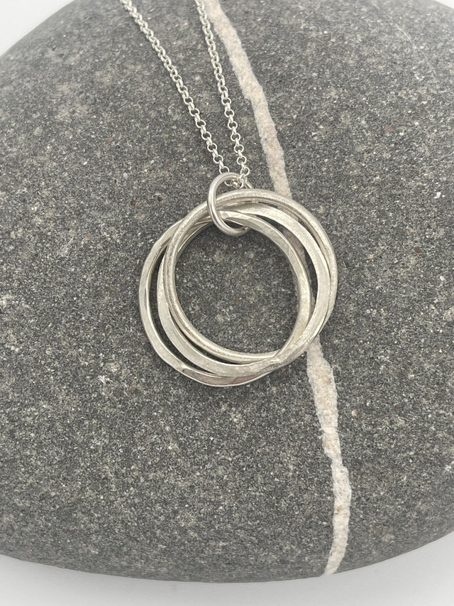 Evermore, family pendant - 3 Intertwined hoops - sterling silver - medium