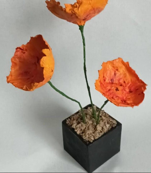TRIO DE FLEURS ORANGEES , fait main, papier mâché, fleurs éternelle, à offrir ou pour sa décoration