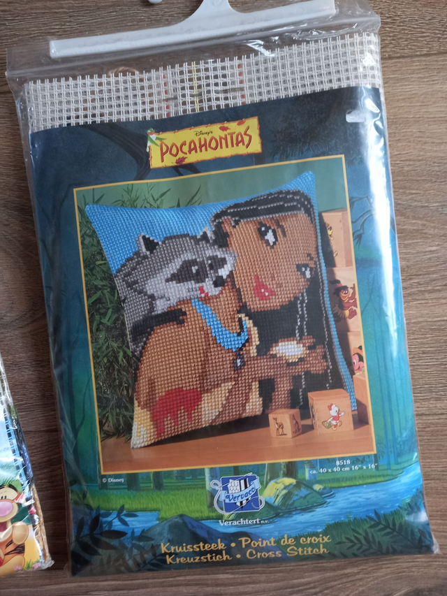 Kruissteekkussen Disney Pokahontas (8518)