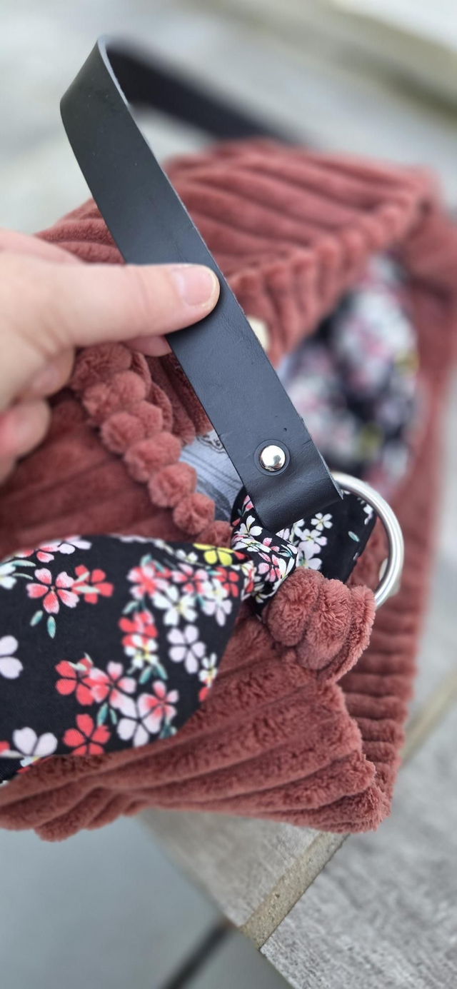 Sac à main porté épaule velours lie de vin