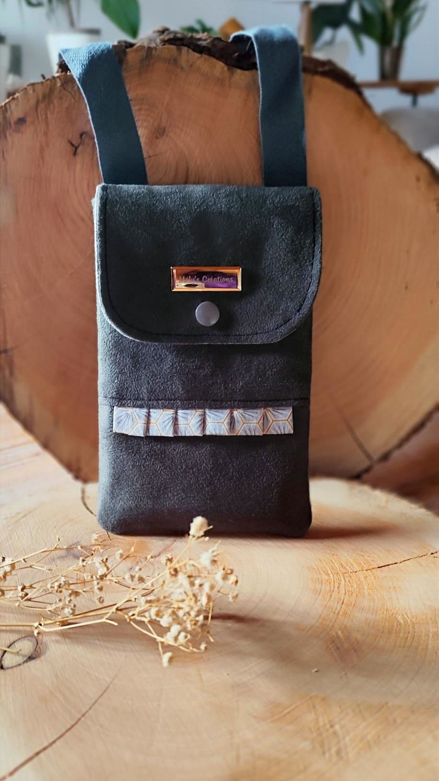 Porte téléphone en suédine gris✨