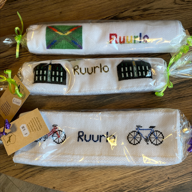 Gastendoek  Ruurlo geborduurd