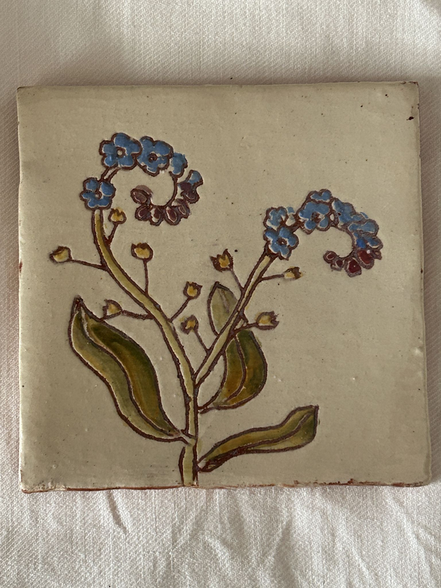 JBY80 Blue Forget me Knot Tile by Jane Bisby, 10x10cm Red Earthenware