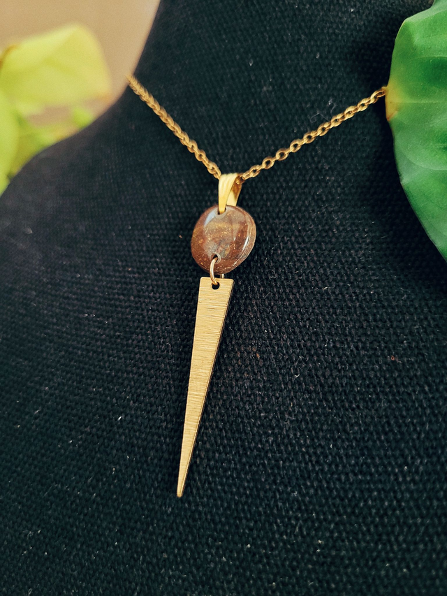 Collier en argile polymère résinée – Marron & or, feuille en laiton