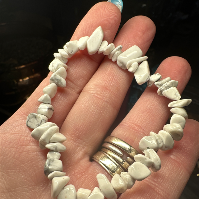White Howlite Chip Bracelet 
