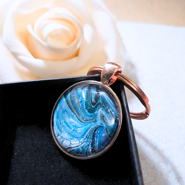 REFLETS ABYSSAUX - Porte-clés - Bleu et noir - Métal or rose