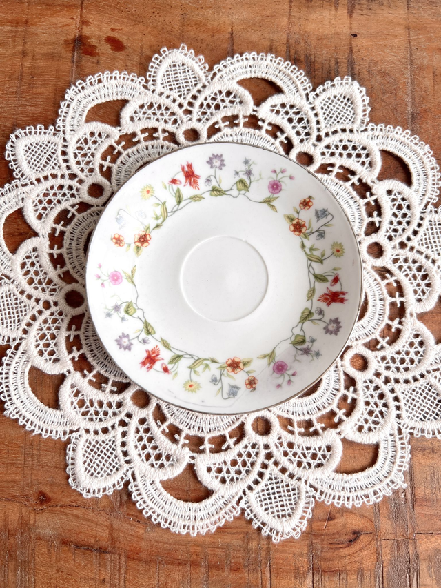 ✨ Sous tasse - en porcelaine "frise  fleurie"