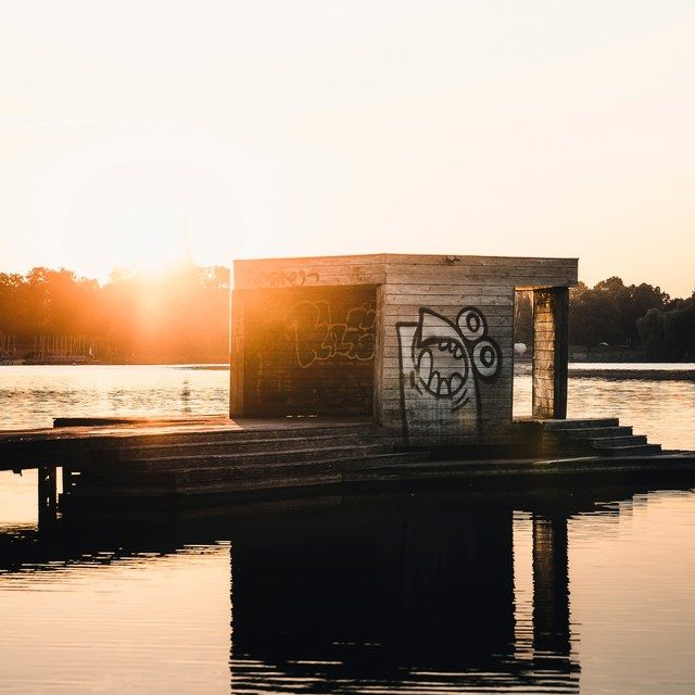 Jorge-Pardo-Pier im Abendlicht