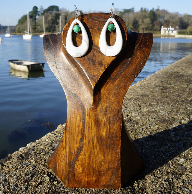 Ovale Acrylique Laiteux et perle Malachite