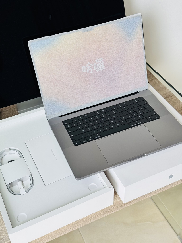 Macbook Pro NEUF 16&#039;&#039; 2022 M1 Pro 16g 512g