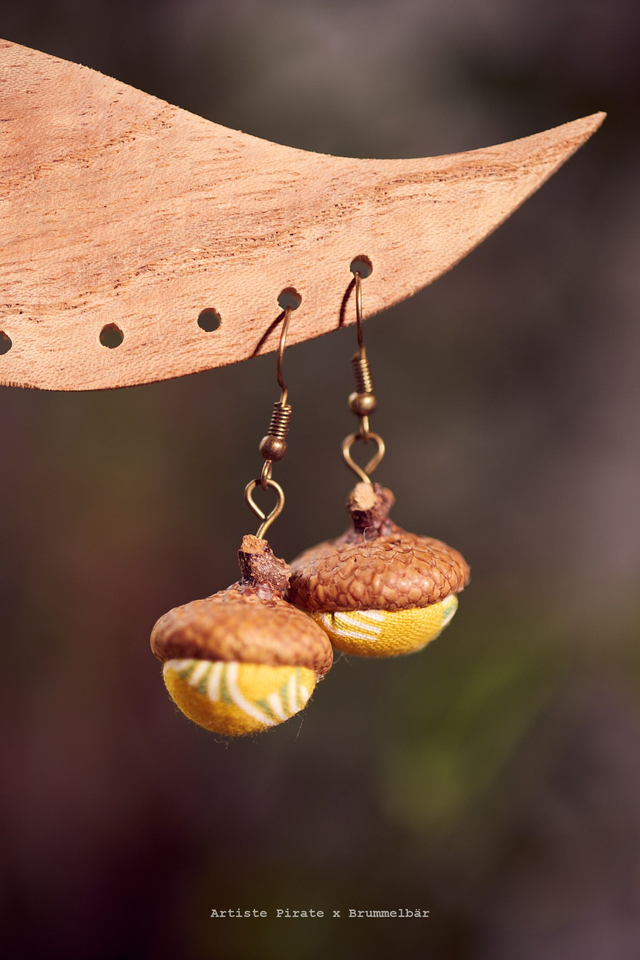 Boucles glands jaunes