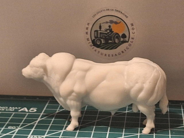 Miniature taureau bleu blanc bleu a peindre 1:32 bbb7