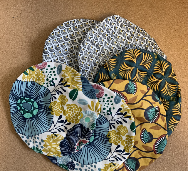 Charlotte couvre plat taille moyenne.