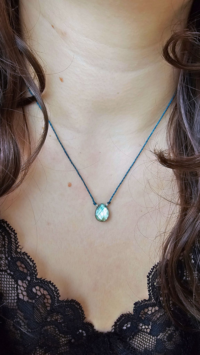 Collier labradorite bleu clair macramé turquoise