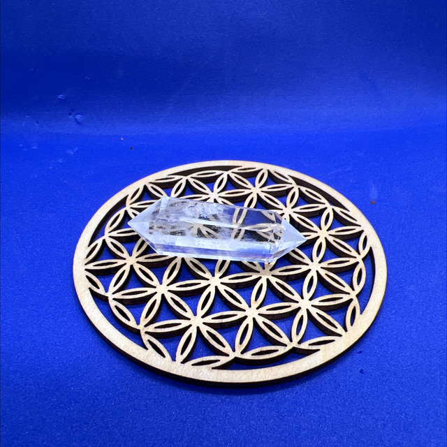 Petit cristal de roche biterminé