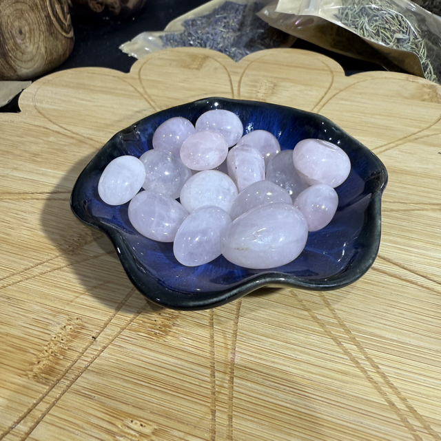 Rose quartz tumble stone