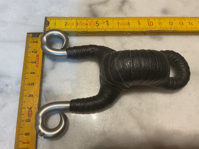 06B16 ... Lance pierre  