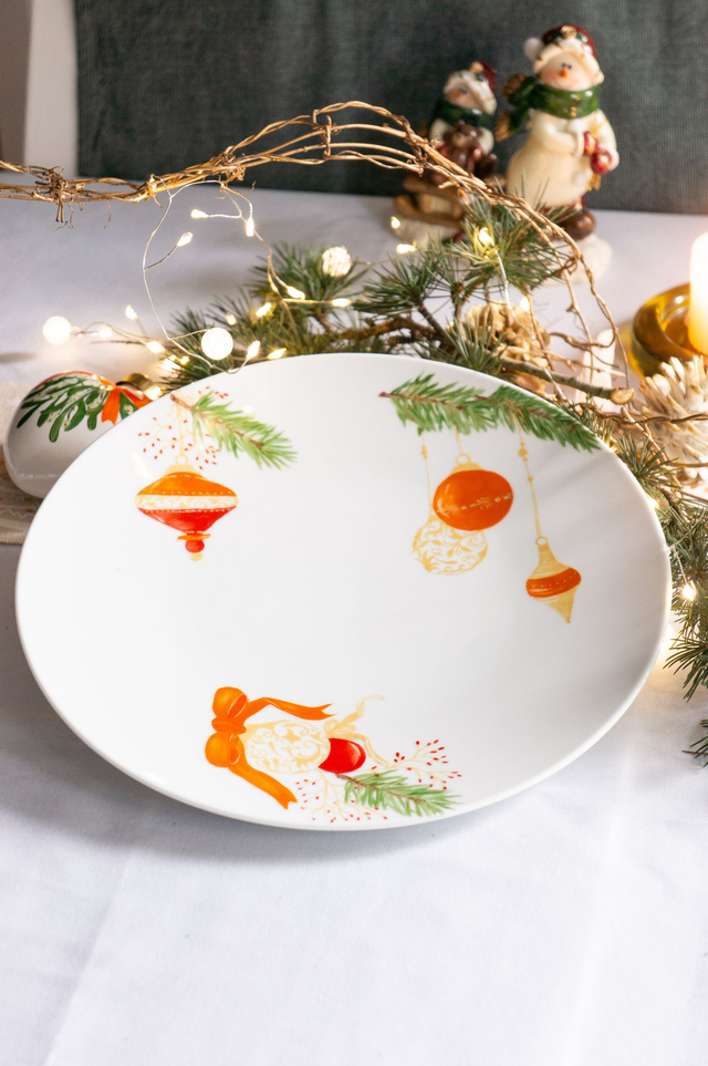 Grand plat rond en porcelaine, motifs festifs de Noël rouge orangé et or
