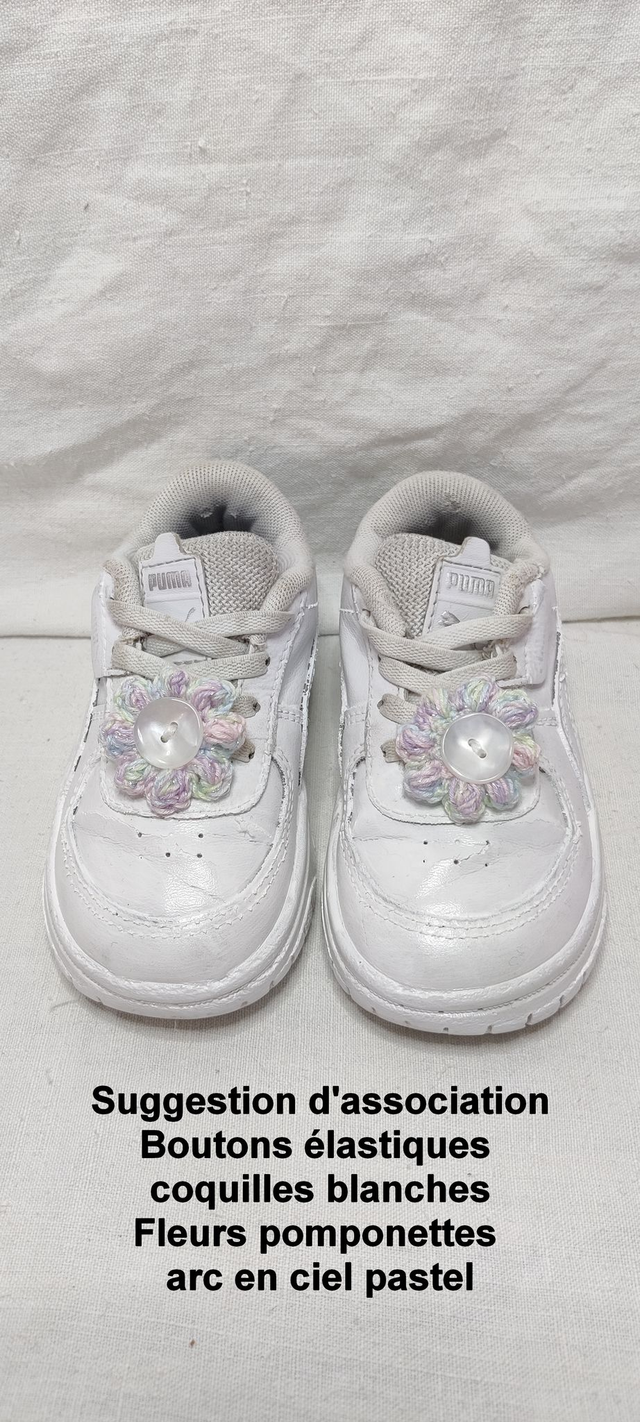 Boutons élastiques coquilles blanches