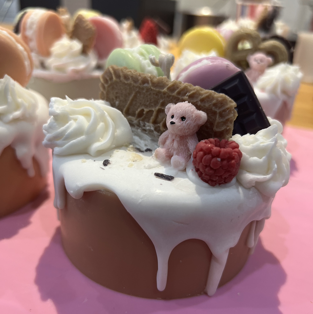 Teddy bear cake candle