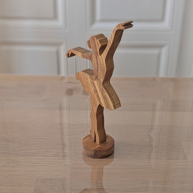Danseuse étoile en chêne