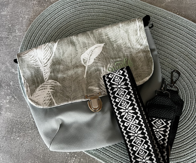 Handtasche mit Verschliss grün 