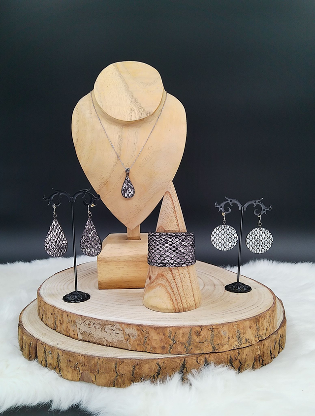 Ondine, parures en cuir