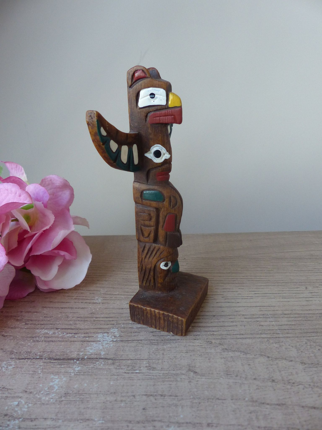 Petit Totem en Résine Sculpté et Peint à la Main - Pearlite Canada - Figurine Totémique Vintage Animaux - Décoration Culture Amérindienne