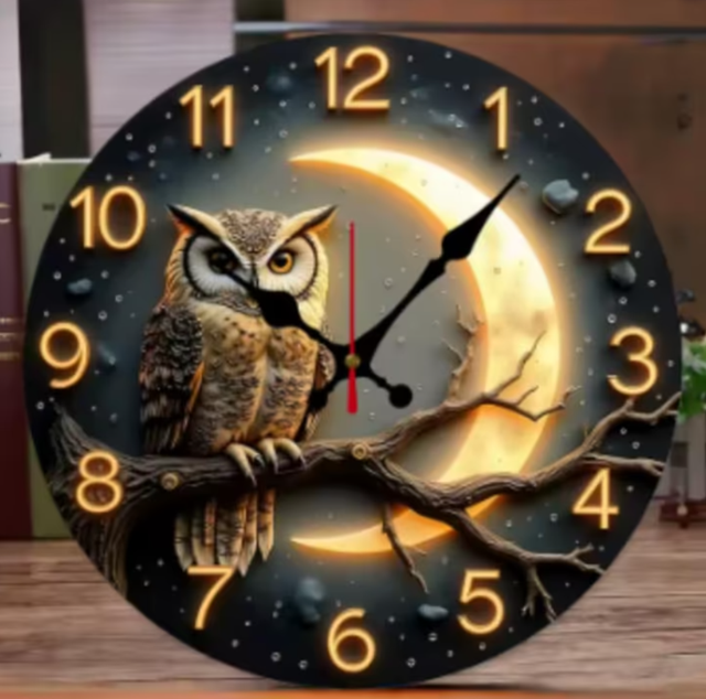 Ronde wandklok van hout analoge Uil bij maanlicht (25cm)