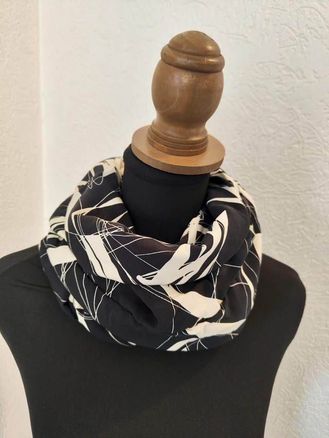 Tour de cou léger noir et blanc 