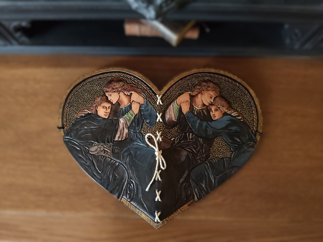 Carnet coeur en cuir préraphaélite