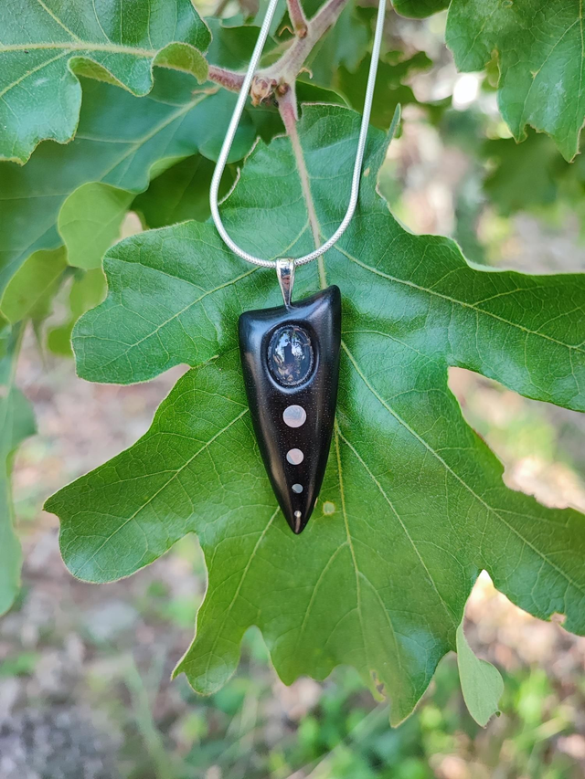 Pendentif en Bois d'Ébène de Macassar, Quartz Rose et Argent