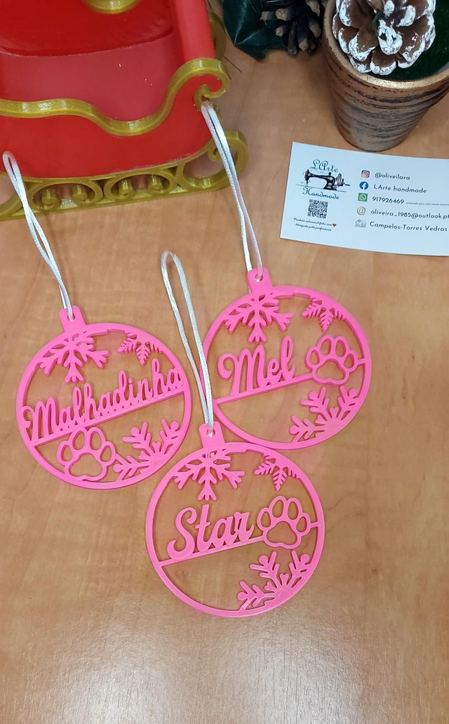 Bola de natal com nome e pata do animal estimação 